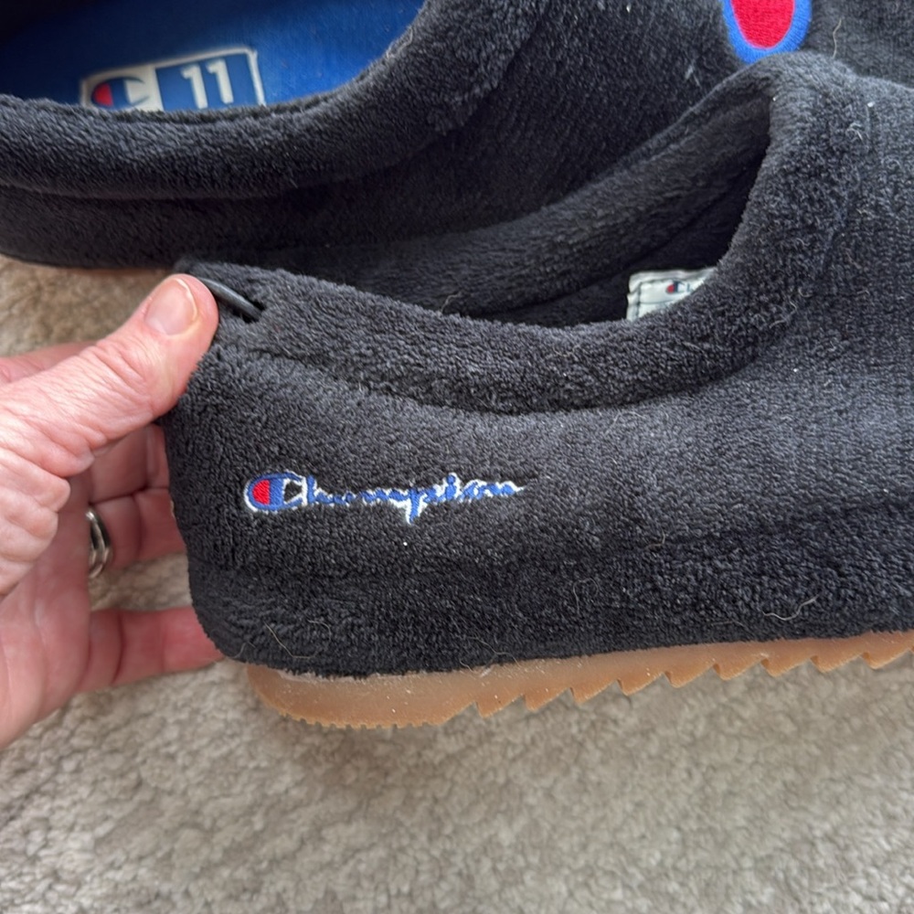 Gently Worn Champion University Men's Embroidered Black Soft Fleece Slippers-11 - Picture 5 of 8